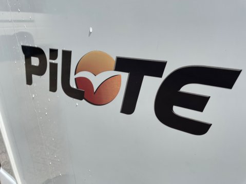 Pilote P670 *** SOLD *** 6