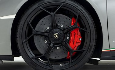 Lamborghini Huracan LP640-4 Performante 8