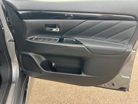 Mitsubishi Outlander 2.0h 12kWh 4hs CVT 4WD Euro 6 (s/s) 5dr 30