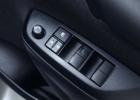 Toyota Yaris 1.5 Yaris Design HEV CVT 5dr 38