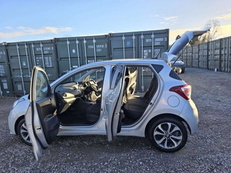 Hyundai i10 1.2 Premium SE Hatchback 5dr Petrol Auto Euro 6 (87 ps) 11