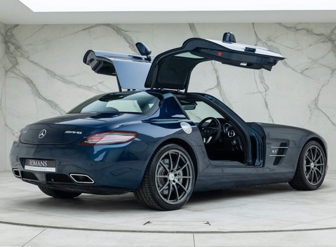 Mercedes-Benz SLS AMG 10