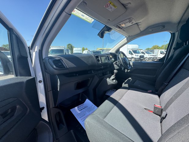 Peugeot Expert MWB L2H1 Low Roof Professional Premium Plus 3100 Air Con EURO 6 12