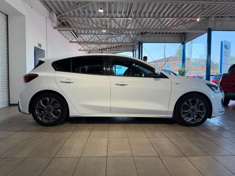 Ford Focus 1.0T EcoBoost MHEV ST-Line DCT Euro 6 (s/s) 5dr 3