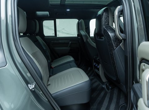 Land Rover Defender 110 OCTA EDITION ONE 18