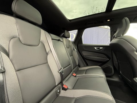 Volvo XC60 2.0 B5 MHEV R-Design SUV 5dr Petrol Hybrid Auto AWD Euro 6 (s/s) (250 ps) 25