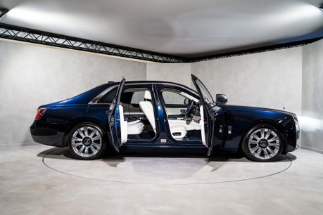 Rolls-Royce Ghost V12. STARLIGHT. H, C & M SEATS. REAR ENTERTAINMENT. HUD. A/CRUISE CONTROL 8