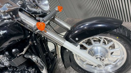 Triumph Bonneville 2013 ONLY 13K 1 OWNER LONG MOT MID-WEIGHT CRUISER BIKE 865CC 21