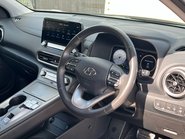Hyundai KONA PREMIUM 32