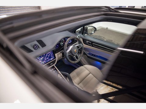 Porsche Cayenne 3.0 V6 E-Hybrid 17.9kWh Platinum Edition TiptronicS 4WD Euro 6 (s/s) 5dr (3 82