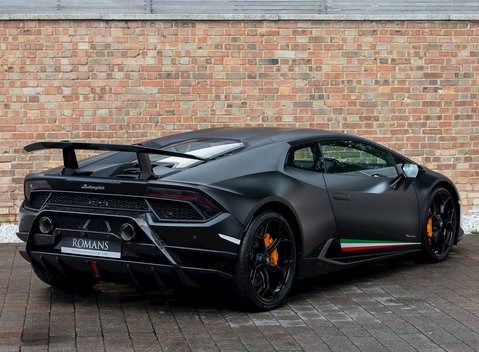 Lamborghini Huracan LP640-4 Performante 7