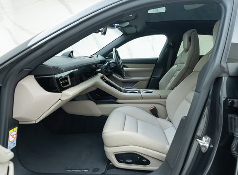 Porsche Taycan 4S Cross Turismo 16