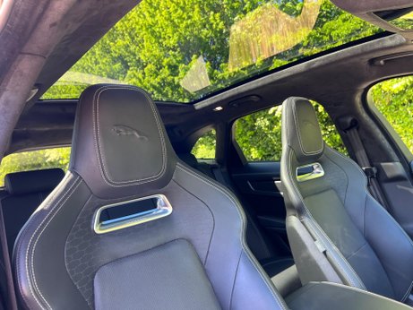 Jaguar F-Pace 2.0 D200 MHEV R-Dynamic HSE Black Auto AWD Euro 6 (s/s) 5dr 11