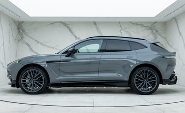 Aston Martin DBX 707 2