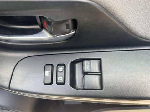 Toyota Yaris 1.0 VVT-i Icon Euro 6 5dr 27