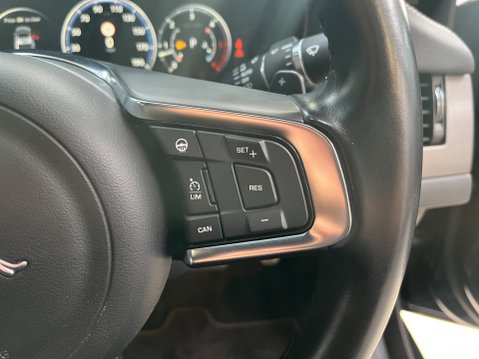 Jaguar XF 3.0D V6 S AUTOMATIC 19