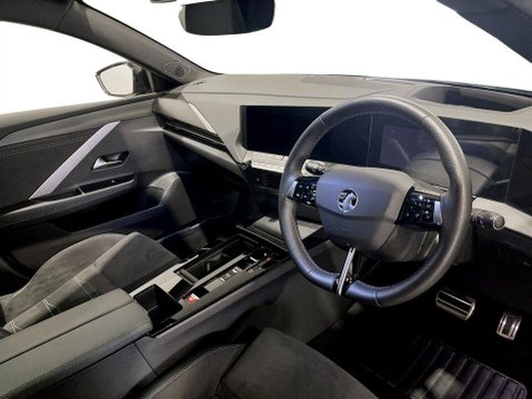 Vauxhall Astra Electric 54kWh Ultimate Hatchback 5dr Electric Auto (156 ps) Air Con - Alloys - DAB 23