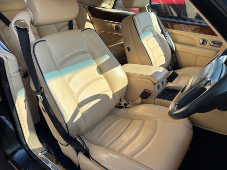 Bentley Azure 6.8 Convertible 2dr Petrol Automatic (422 g/km, 385 bhp) 24