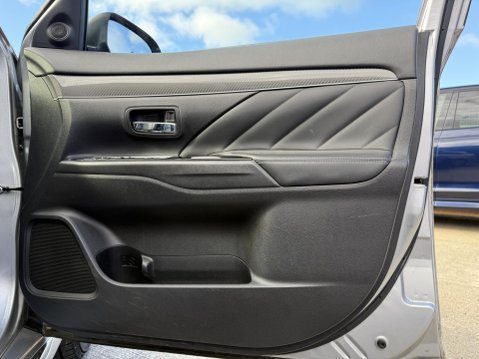 Mitsubishi Outlander 2.4h TwinMotor 13.8kWh 4h SUV 5dr Petrol Plug-in Hybrid CVT 4WD Euro 6 (s/s 30