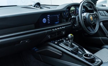 Porsche 911 GT3 Touring (992) 12