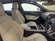 Jaguar XE 2.0 XE R-Dynamic S D Auto 4dr 28