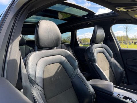 Volvo XC60 2.0 D4 R-Design Pro Auto AWD Euro 6 (s/s) 5dr 29