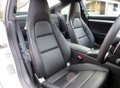 Porsche 911 (991) Martini Racing Edition 17