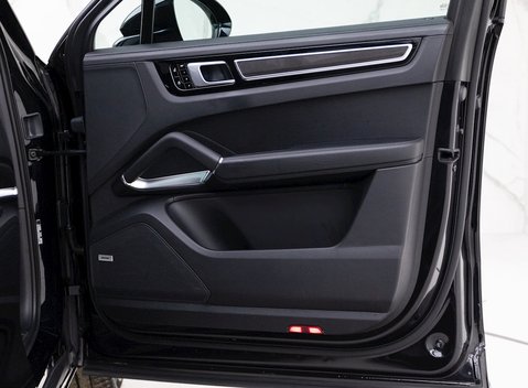 Porsche Cayenne Turbo S E-Hybrid Coupe 24