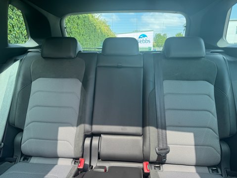 Volkswagen Tiguan 2.0 TDI R-Line Tech SUV 5dr Diesel DSG 4Motion Euro 6 (s/s) (150 ps) 10