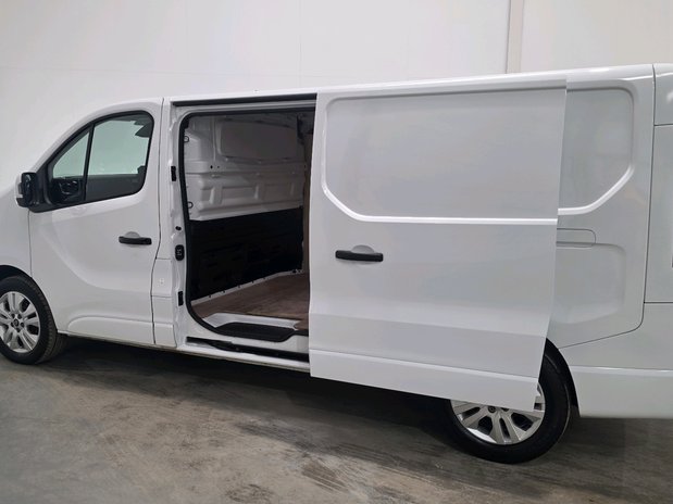 Renault Trafic RENAULT TRAFIC LWB DIESEL LL30 Blue dCi 130 Extra [Safety] Van 14
