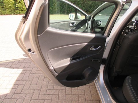 Renault Clio 0.9 TCe Play Euro 6 (s/s) 5dr 45