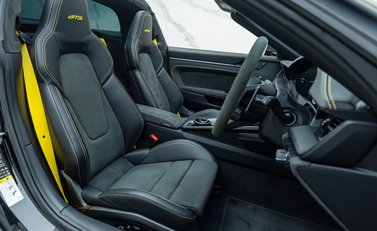 Porsche 911 Targa 4 GTS (992) 18