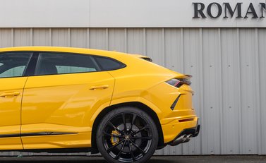 Lamborghini Urus 30