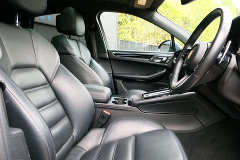 Porsche Macan 2.9 Macan S Semi-Auto 4WD 5dr 33