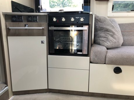 Chausson Titanium 720 Titanium 720 Automatic 6 Berth 3500Kg only 5000 miles 35