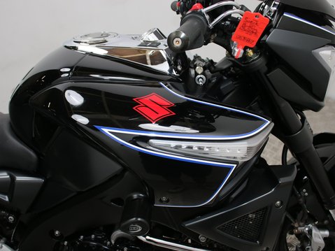 Suzuki GSX1300 B-King GSX 1300 29