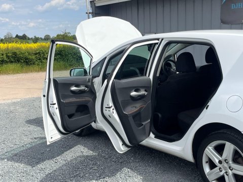 Toyota Auris 1.6 V-Matic SR Euro 5 5dr 16