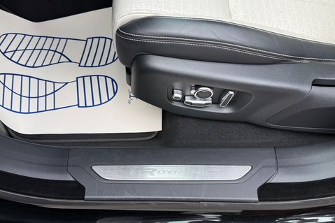 Land Rover Range Rover Velar R-DYNAMIC HSE - ALL BLACK - SLIDING PAN ROOF -2 OWNERS - SERVICE HISTORY 27