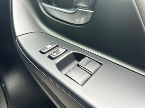 Toyota Yaris VVT-I ICON 33