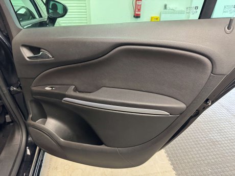 Vauxhall Zafira 1.4 Zafira Tourer SRi T 5dr 34