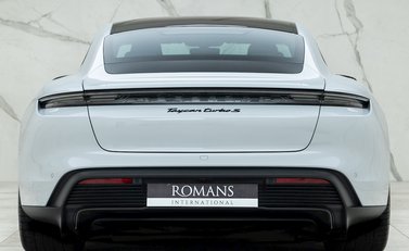 Porsche Taycan Turbo S 5