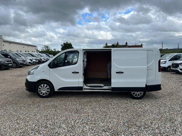 Renault Trafic LWB L2H1 Low Roof Business LL30 Air Con Sensors EURO 6 NO VAT 11
