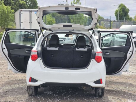 Toyota Yaris 1.5 VVT-h Icon Tech Hatchback 5dr Petrol Hybrid E-CVT Euro 6 (s/s) (100 ps) 32