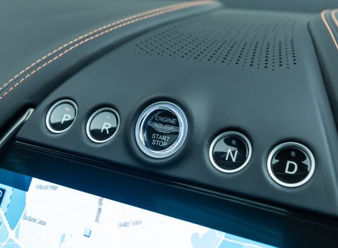 Aston Martin DBX 707 21