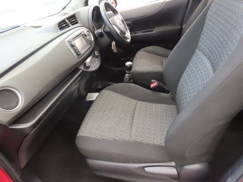 Toyota Yaris VVT-I ICON PLUS 11