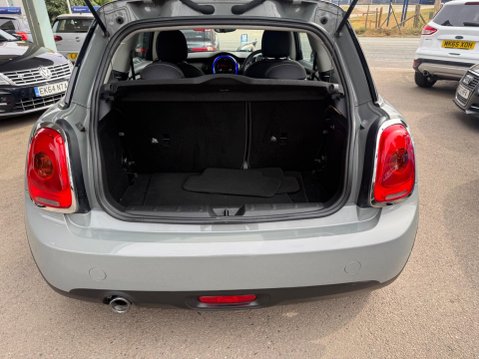 Mini Hatch 1.5 Cooper Euro 6 (s/s) 3dr 29