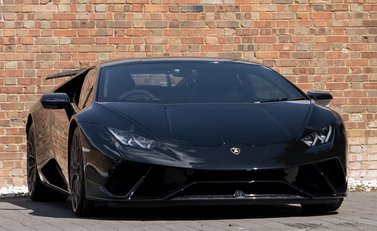 Lamborghini Huracan LP640-4 Performante 1