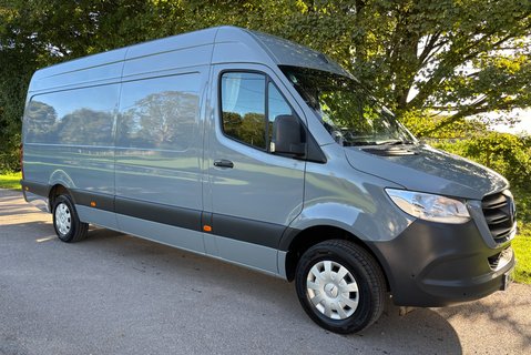 Mercedes-Benz Sprinter 319 Cdi Premium - with In-Built Bed + Diesel Heater 5