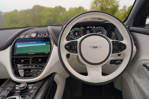 Aston Martin DBX 707 11