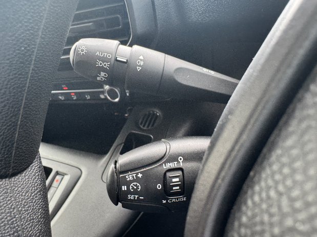 Peugeot e-Partner AUTO 50Kwh [SOLD KH] SWB L1H1 LR Professional Premium Plus Air Con Sensors 18